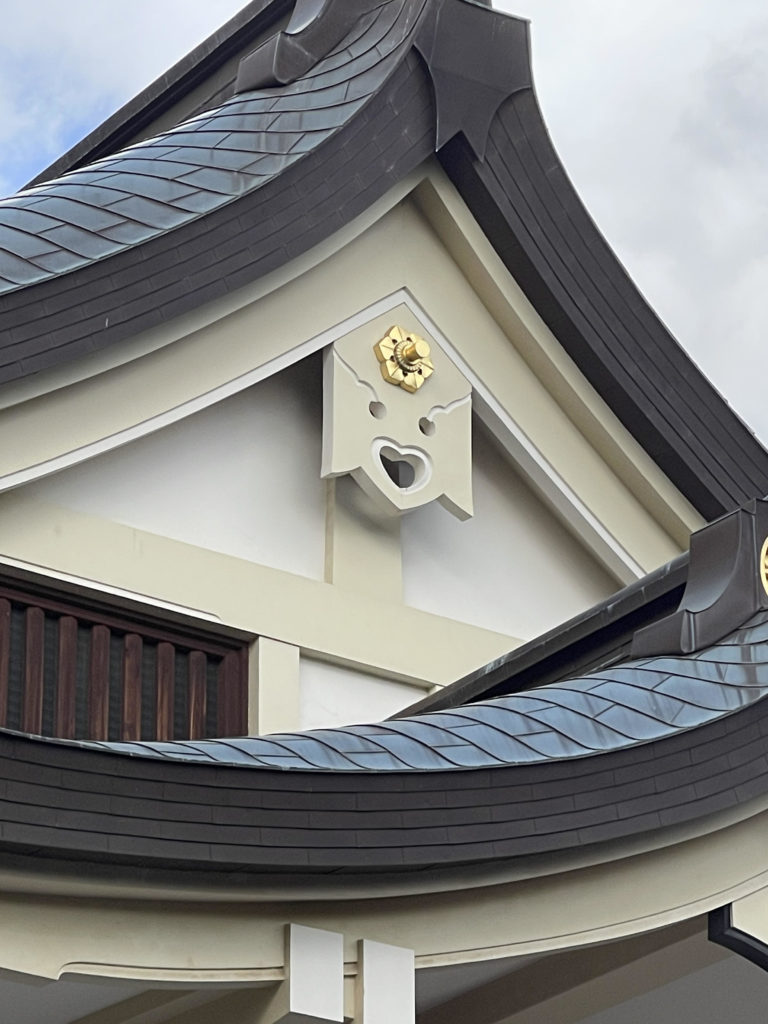 兜をかぶった楠公さん？(ニコちゃん)